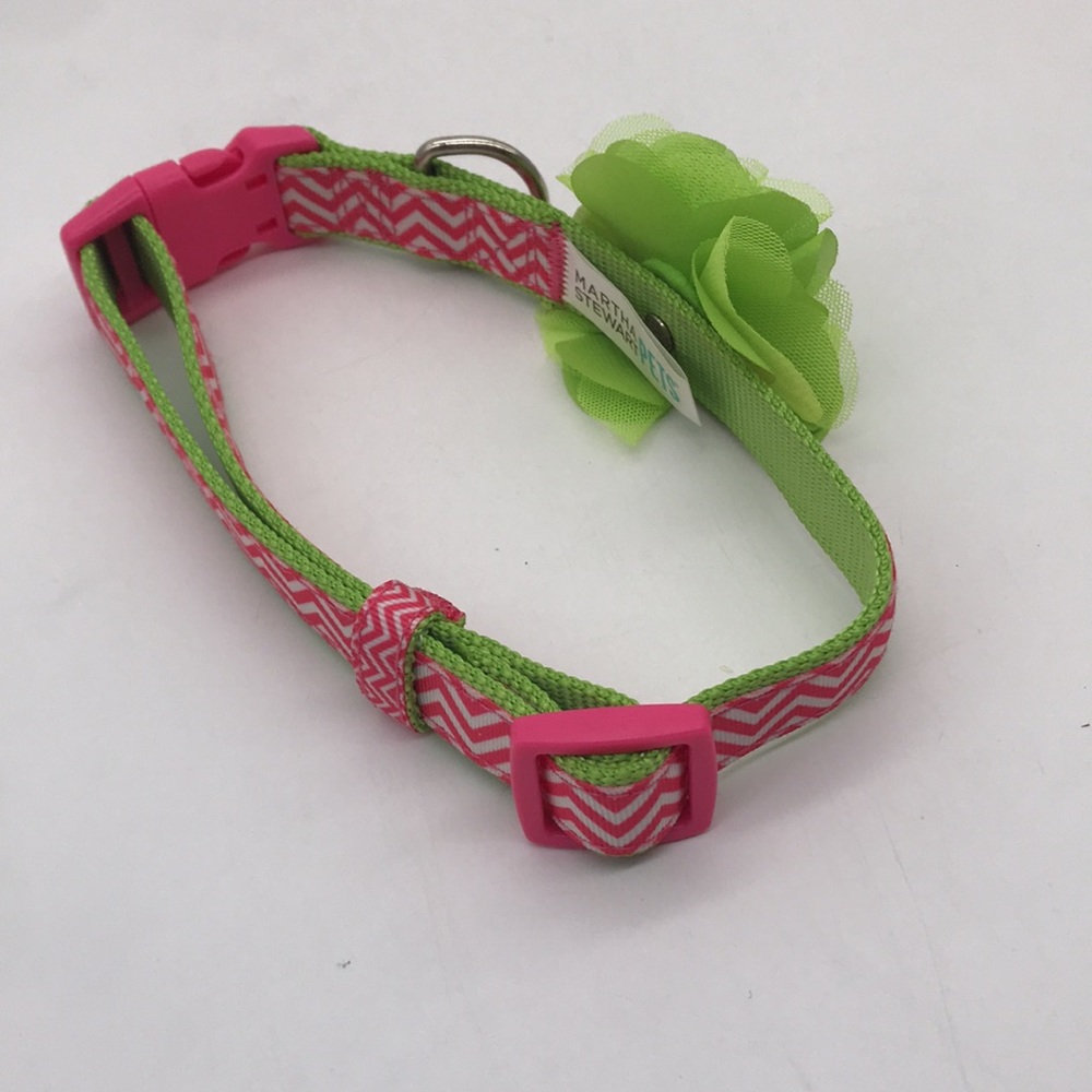 Martha Stewart Pets Chevron Pink/White on Lime Green Pattern/Netting Flower - Picture 5 of 6